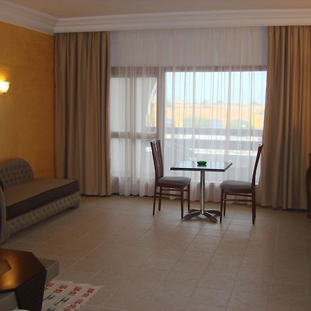 Le Grand Hotels Des Thermes Mezraia Bagian luar foto