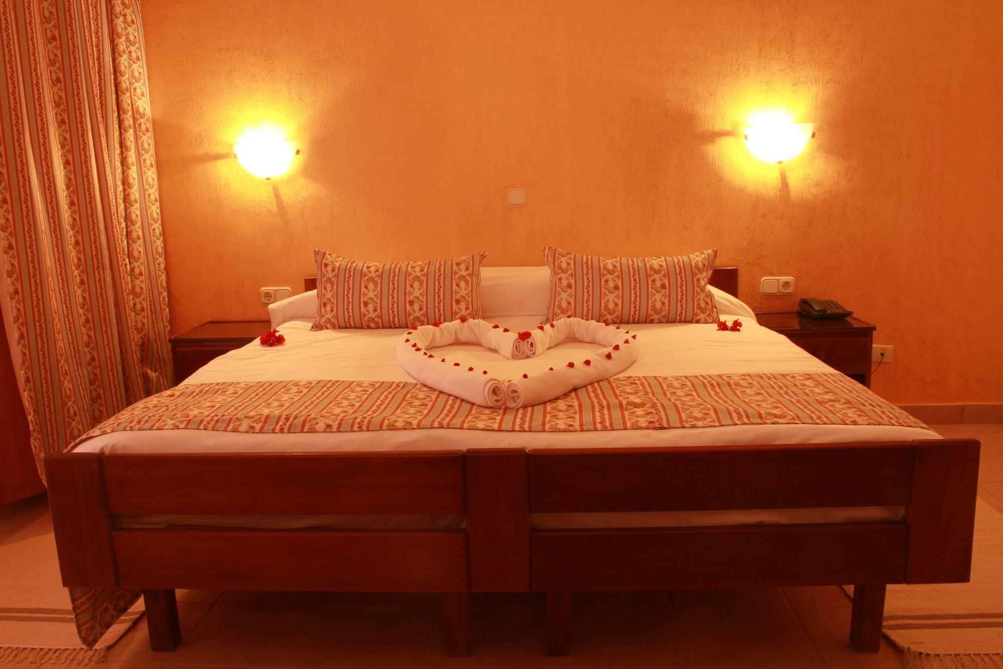Le Grand Hotels Des Thermes Mezraia Bagian luar foto