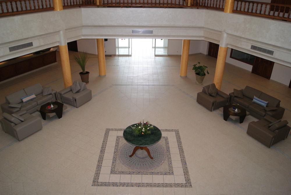 Le Grand Hotels Des Thermes Mezraia Bagian luar foto