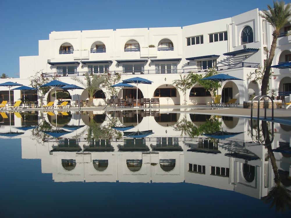 Le Grand Hotels Des Thermes Mezraia Bagian luar foto