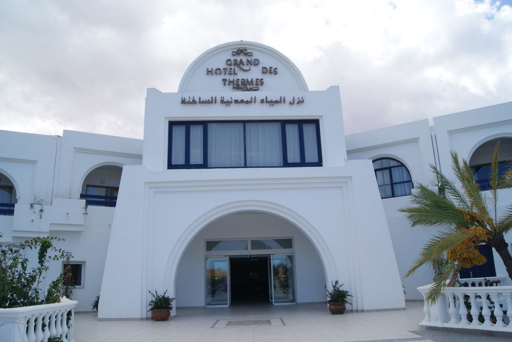 Le Grand Hotels Des Thermes Mezraia Bagian luar foto