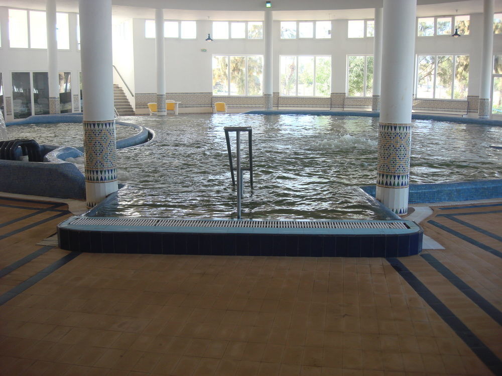 Le Grand Hotels Des Thermes Mezraia Bagian luar foto